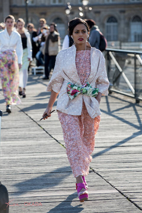 Défilé printemps-été 2017 Ken OKADA paris pont des arts